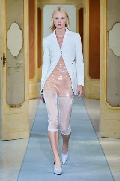 Look 37